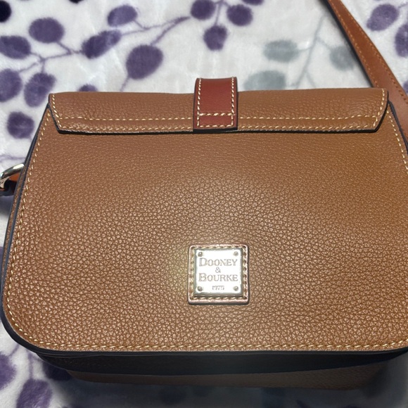 New-Never carried Dooney & Bourke Tan Leather Crossbody Bag - Picture 1 of 3